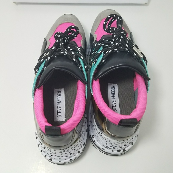 Steve Madden Wild style Cliff Sneaker. WOMANS - Picture 4 of 8